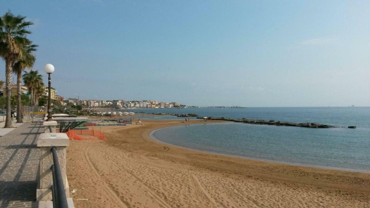 L'Isola Di Gaia Crotone Exterior foto